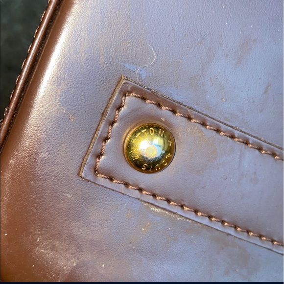 Louis Vuitton - Picture 3 of 5